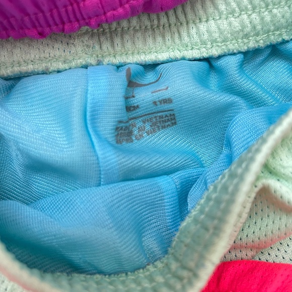 NIKE EUC/VGUC 4 PC Activewear Hoodie Athletic Shorts Bundle - Picture 3 of 3